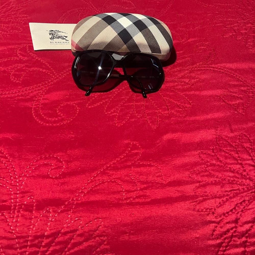 Burberry Sunglasses - Picture 4 of 4